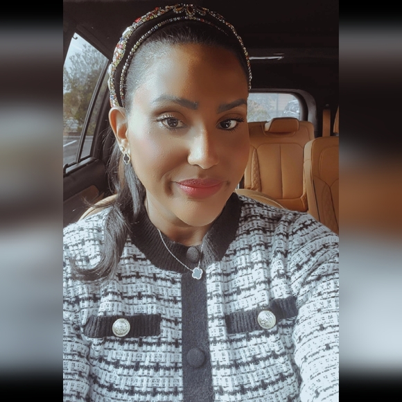 Meet your Posher, Leah - Picture 3 of 3